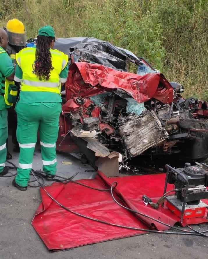 One killed in bus and car collision on R66 between Eshowe and Gingindlovu