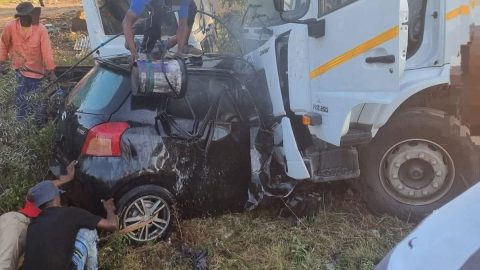 Serious Crash on N2 North of Pongola at Spekboom Bridge Claims Truck Driver’s Life