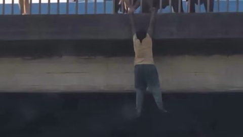 Dramatic Rescue on Adams Road Bridge Over N2 in Amanzimtoti Prevents Potential Tragedy
